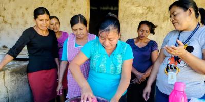 Fortalecen la economía y salud de familias en Comapa y Jalpatagua