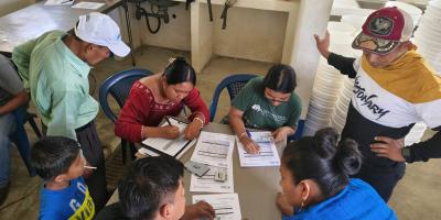 Pescadores artesanales de Izabal reciben carnés 