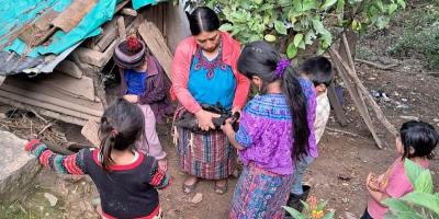 Vacunación preventiva protege producción avícola en Salamá 