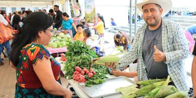 Regresa a Plaza Barrios la Feria del Agricultor, con productos frescos y precios accesibles