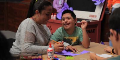 MUNAE realiza taller de elaboración de cucuruchos. 