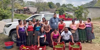 Entregan pilones de chile a comunidades de la zona de adyacencia