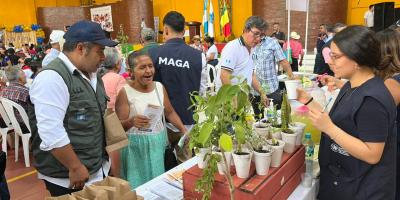 Huertos que siembran bienestar y compañía de personas adultas mayores