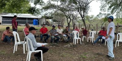 Capacitan a ganaderos para control del Gusano Barrenador