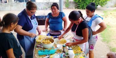 Capacitan a hogares rurales de Santa Rosa para el aprovechamiento de frutas y legumbres