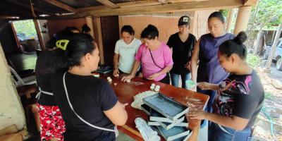 Productoras de Santa Rosa aprenden técnicas de panificación e inocuidad alimentaria
