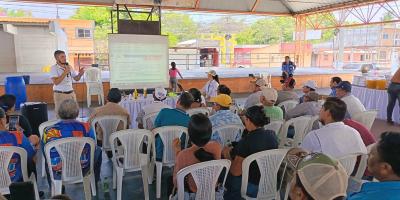 Capacitan y equipan a ganaderos de Escuintla para combatir el Gusano Barrenador