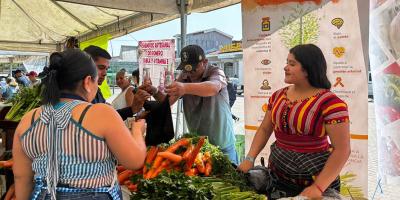 Feria del Agricultor fortalece la participación y comercialización de asociaciones de productores