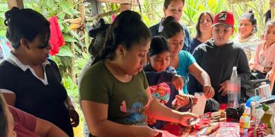 Taller de chocolate artesanal impulsan el emprendimiento rural en Santa Rosa