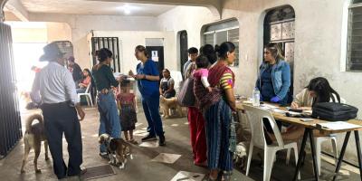 Vacunan y desparasitan a más de 200 animales en Sacatepéquez