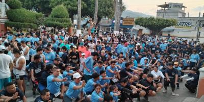Más de 800 personas llenaron de energía la Carrera Leyendas de Guatemala en San Cristóbal Verapaz. 