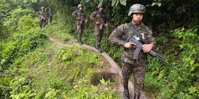 Ejército de Guatemala fortalece patrullajes en áreas boscosas como parte de la operación “Escudo Vertical”.