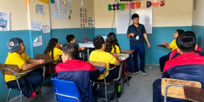 Estudiantes aprenden a cuidar a sus mascotas