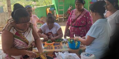 Madres de El Progreso reciben capacitación para elaborar platillos saludables