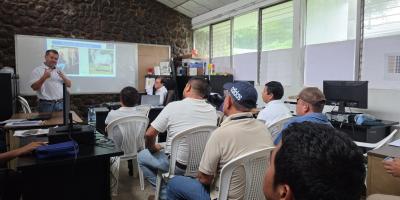 Personal técnico de Escuintla capacitado para prevenir el Gusano Barrenador
