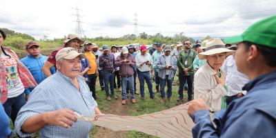 Establecen sistema hidrológico Keyline en parcela de la ENCA