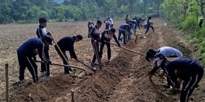 Estudiantes de Rabinal aprenden técnicas para el cultivo de yuca