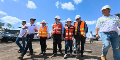 Presidente Arévalo y Zea supervisan planta de asfalto y rehabilitación de la Ruta Interamericana en Occidente