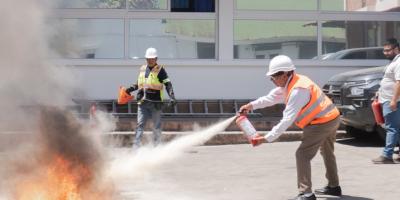 Brigada de Respuesta de la UCEE recibe capacitación para el uso adecuado de extintores