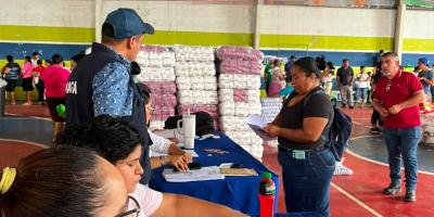 Reciben alimentos como incentivo por impulsar el desarrollo de sus comunidades