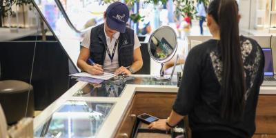 El Ministerio de Trabajo y Previsión Social (Mintrab), a través de la Inspección General de Trabajo (IGT), realizó operativos de verificación en distintos establecimientos comerciales de la zona 10.