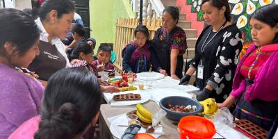 Mujeres de Cajolá aprenden a elaborar dulces para fortalecer la economía familiar