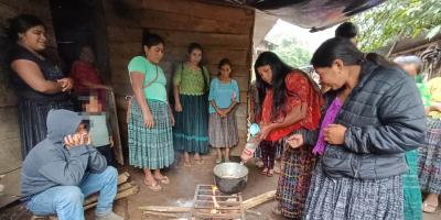 Capacitan a Familias de Alta Verapaz aprenden a elaborar insumos orgánicos