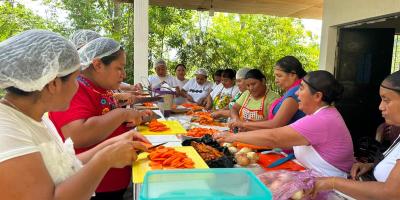 Elaboración de chile jalapeño fortalece el emprendimiento de mujeres