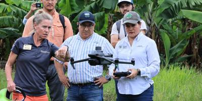 Expertas estadounidenses capacitan a técnicos en uso de drones y análisis de imágenes