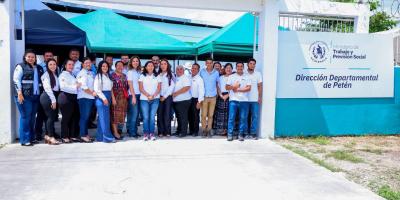 . La Ministra de Trabajo y Previsión Social, Miriam Roquel, supervisó la Dirección Departamental de Petén.