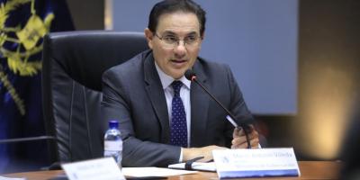 Gobernadores de cuatro departamentos participaron en un encuentro para fortalecer la coordinación interinstitucional en materia de seguridad, prevención del delito y desarrollo comunitario. La reunión fue encabezada por autoridades del Ministerio de Gobernación (Mingob) y de la Policía Nacional Civil (PNC), quienes impulsan acciones conjuntas para atender las principales necesidades de la población.  Durante la jornada, las autoridades analizaron los principales desafíos que enfrentan los cuatro departament