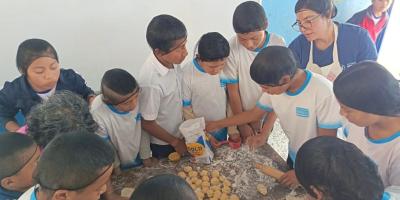 Jóvenes de Jalapa aprenden a elaborar hojuelas para iniciar emprendimientos
