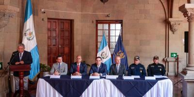 Ministro de Gobernación, Marco Antonio Villeda, sus viceministros y director PNC