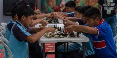 Biblioteca Nacional promueve el aprendizaje creativo con taller de biblio-ajedrez en FILGUA 2026. 
