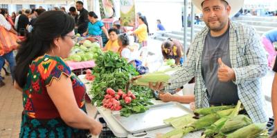 La Feria del Agricultor hace una parada en Villa Canales