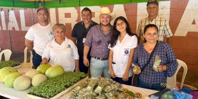 Agricultores de Teculután comercializan cosechas frescas en Feria del Agricultor