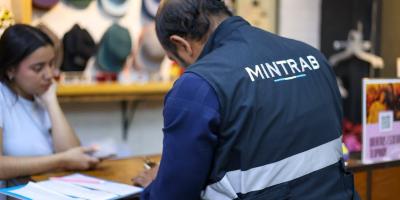 El Ministerio de Trabajo realizó operativos Bono 14 en zona 4.