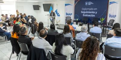 En el acto inaugural del diplomado se desarrolló un foro sobre seguimiento y evaluación.