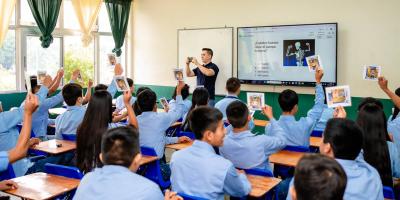 Docente de la EFA comparte en seminario internacional su experiencia con el Agrometaverso