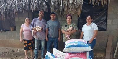 Entrega de lechones fortalece la producción porcina y el mejoramiento genético en Petén