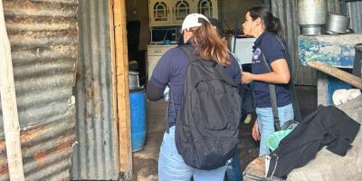 Familias de zona 6 participan en censo para cambiar pisos de tierra por concreto