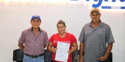 Familias de Santa Rosa reciben subsidios para sus viviendas