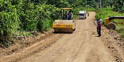 Mejoran caminos rurales en Petén
