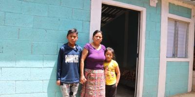 Yolanda y su familia estrenan una vivienda digna en Chimaltenango