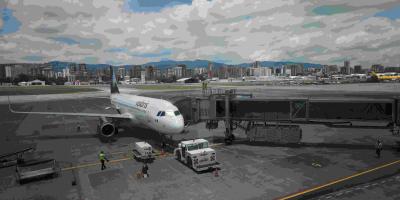 Aeropuerto La Aurora mantiene operaciones tras protocolos por ceniza volcánica