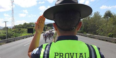 Brigadas resguardan a ciclistas en la Vuelta Femenina a Guatemala