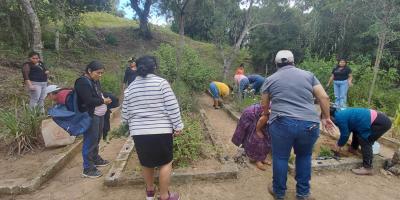 Familias de San Pedro Sacatepéquez fortalecen conocimientos en huertos de plantas medicinales