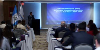 Durante el taller con enlaces institucionales, se presentaron los dos instrumentos que contribuirán a elaborar los informes. 