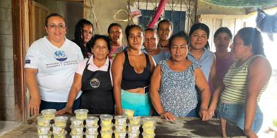 Productores de San Diego Guatelinda elaboran mantequilla artesanal