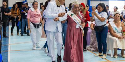María de Jesús López Hernández de Flores es la nueva Madrina del Programa Adulto Mayor 2026-2027. 